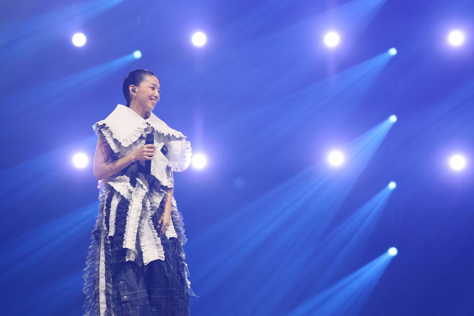 前一屆最佳新人獎得主洪珮瑜上台演唱組曲,不只美聲讓人難以忘懷,美麗的畫面更令人著迷。(Photo: 金曲獎)