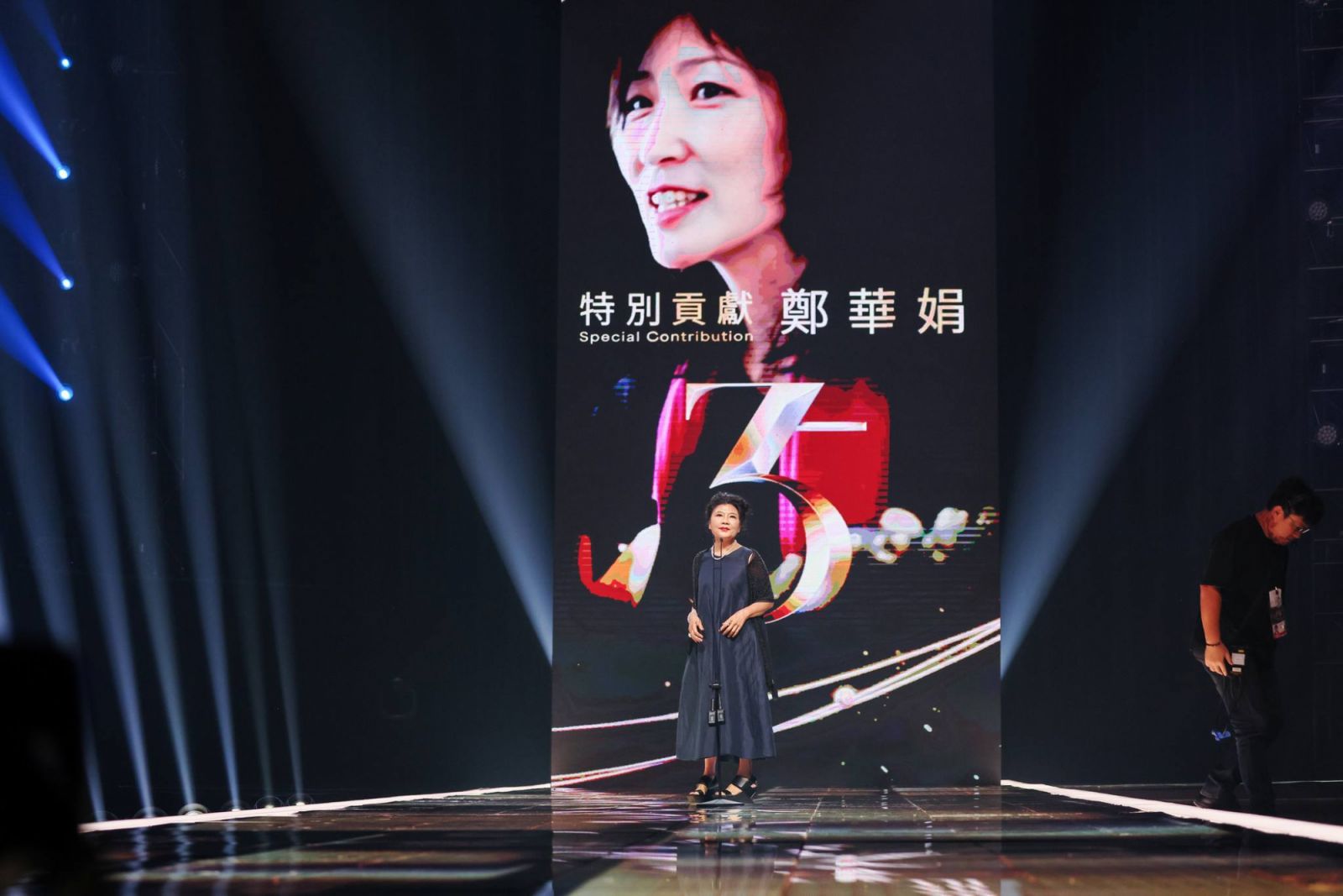 資深音樂人桂鳴玉上台擔任特別貢獻獎頒獎人。(Photo:金曲獎)