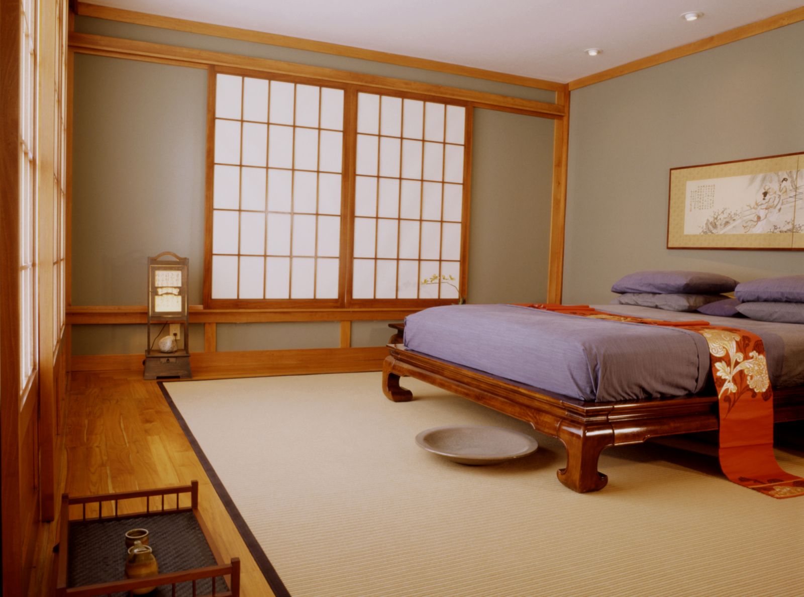 Earth tones and shoji screens in the bedroom (Photo: Scott Van Dyke)