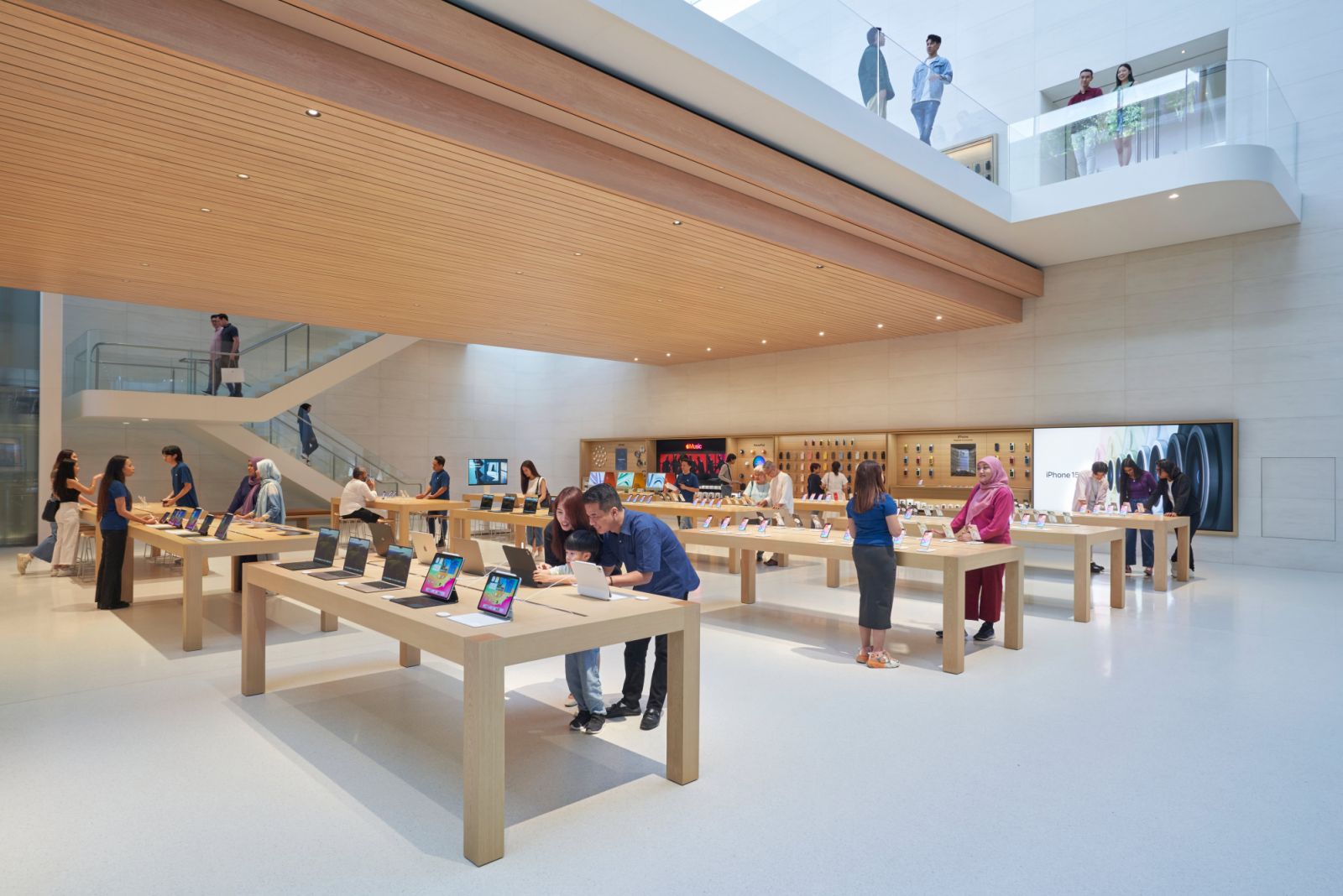 Kawasan pameran tambahan di aras bawah (Foto: Ihsan Apple)