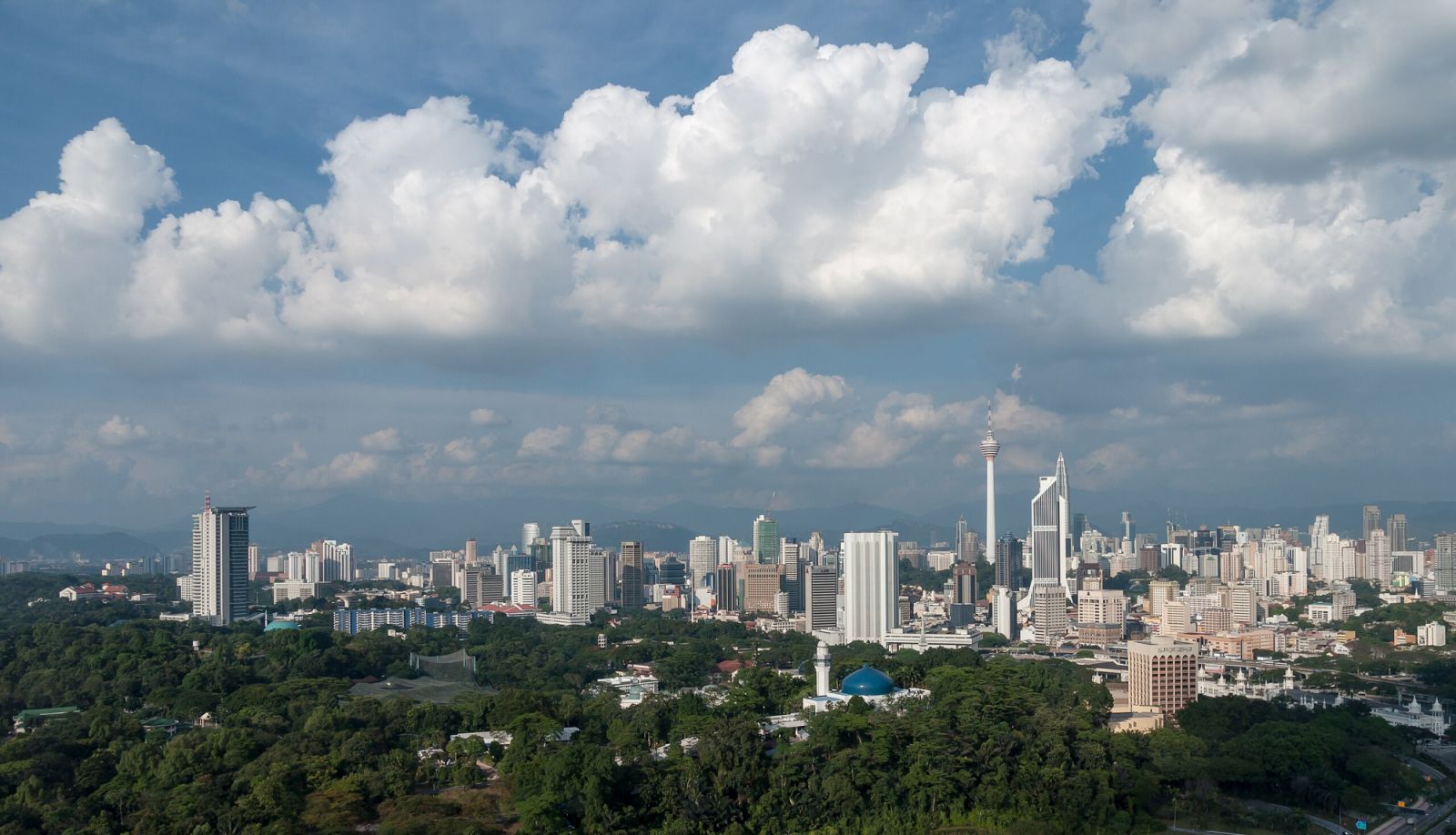Kuala Lumpur's skyline skyline reflects Malaysia’s rich cultural heritage and its forward-looking aspirations (Photo CEphoto, Uwe Aranas / WikiCommons)