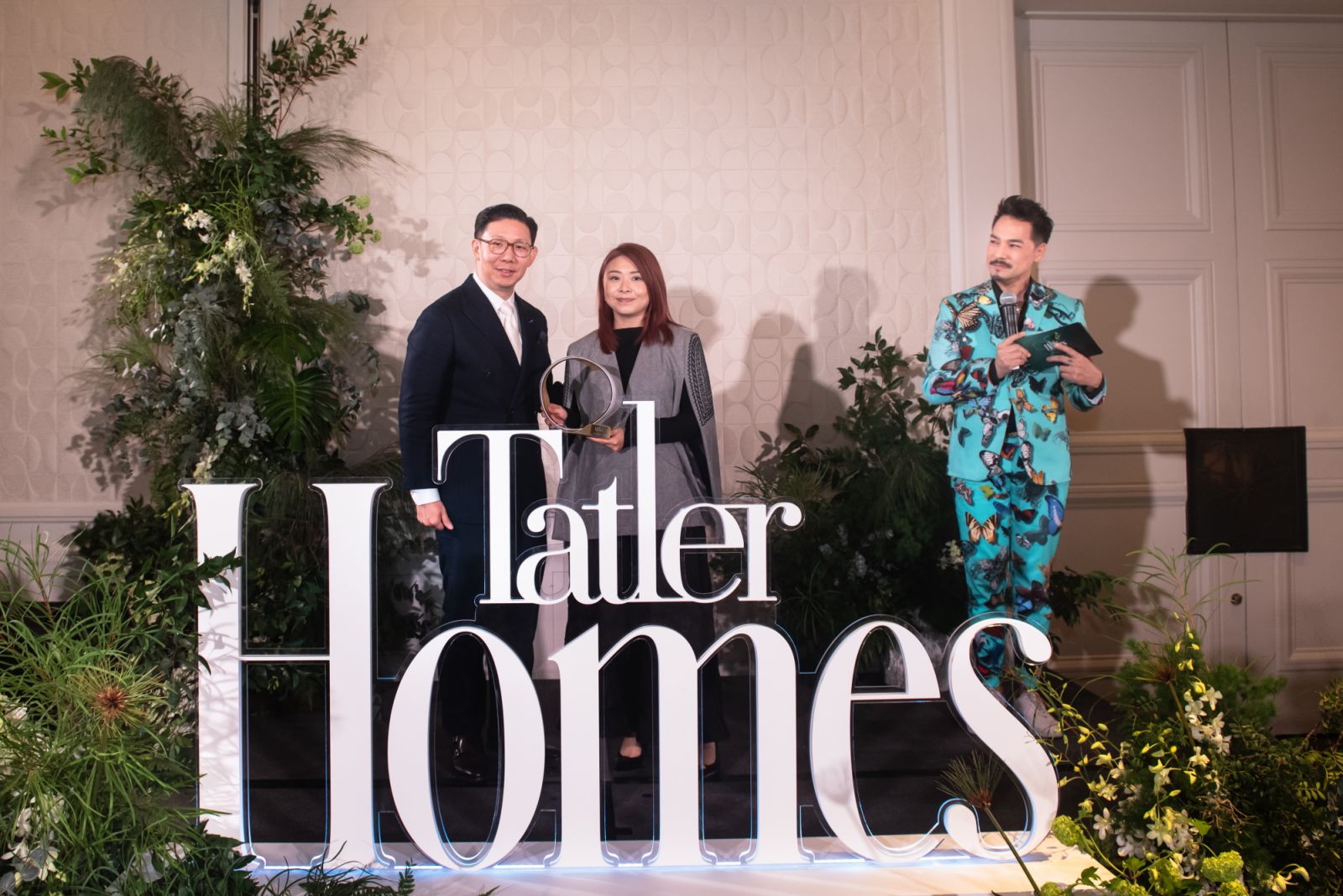 Molina Hun of Sujonohun accepting Best Modern Minimalist Concept award