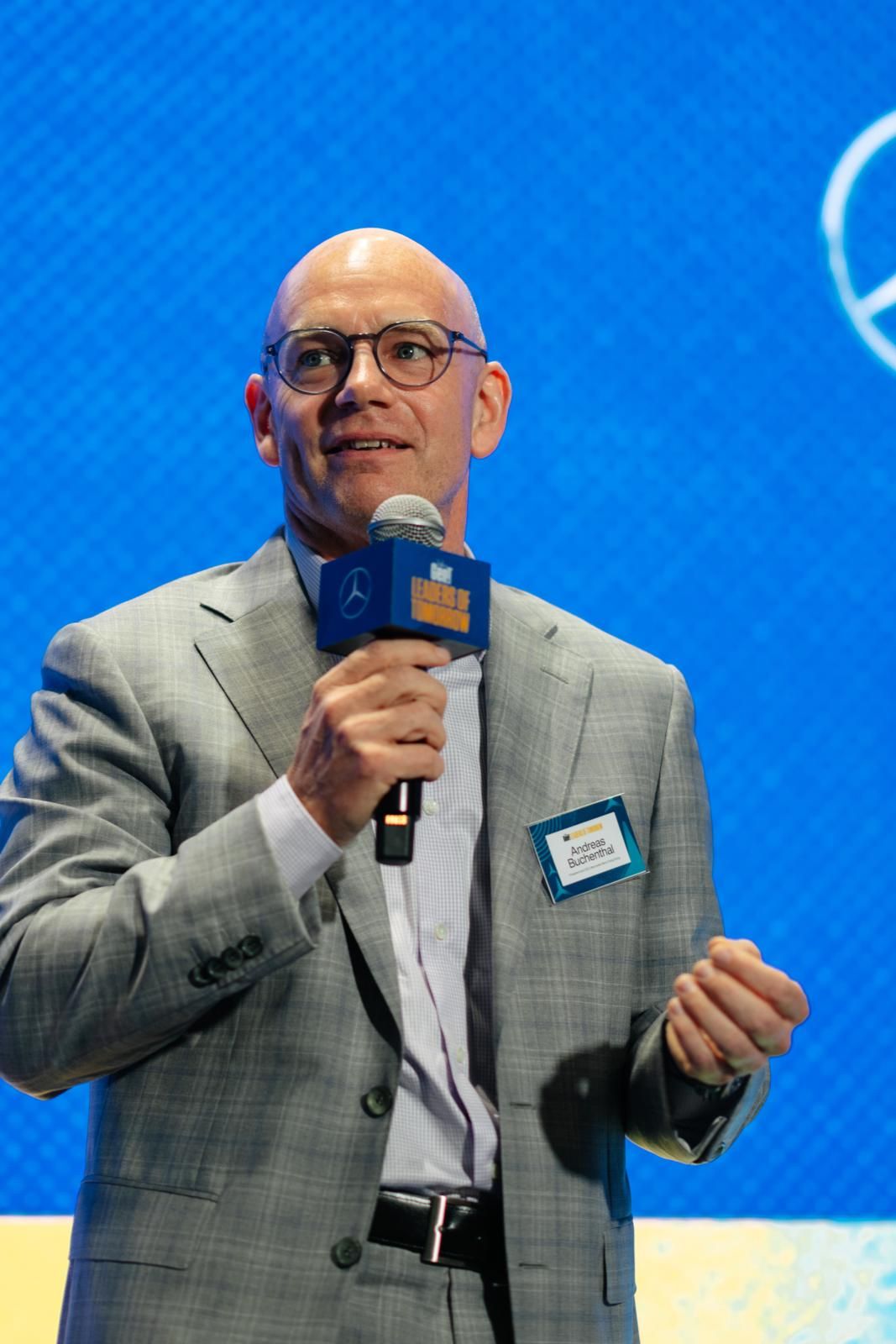 Mercedes-Benz Hong Kong chief executive officer Andreas Buchenthal congratulated the new Leaders of Tomorrow honourees for their outstanding achievements (Photo: Billy Chan)