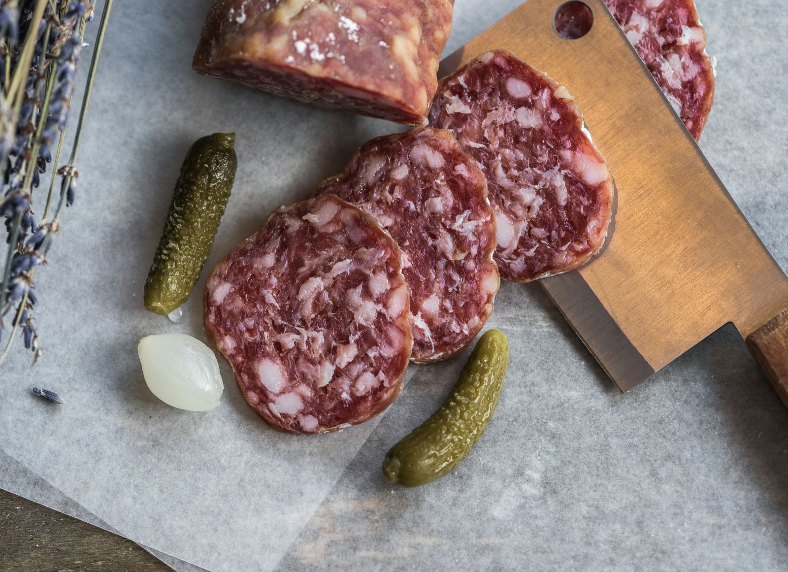Sliced salami and pickles (Photo: Unsplash)