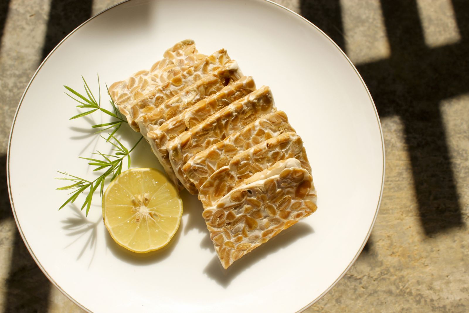 Raw slices of tempeh (Photo: Getty Images)
