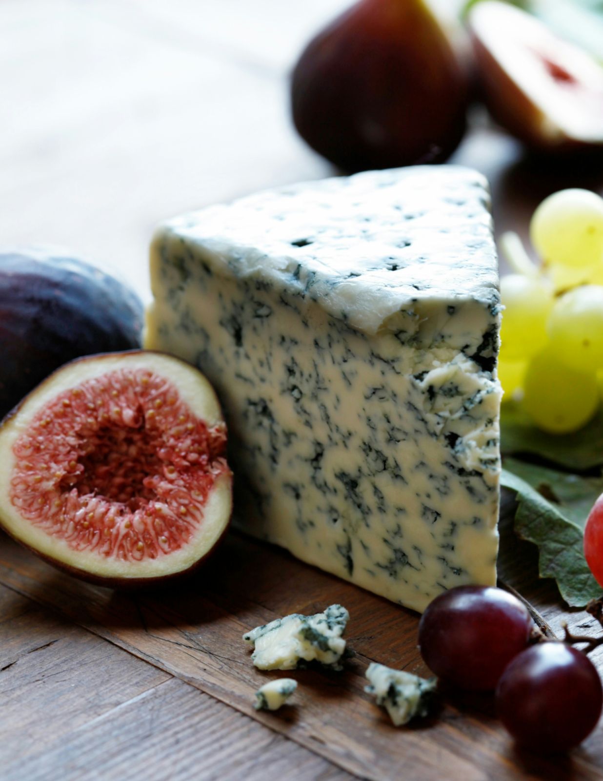 A portion of blue cheese served with figs (Photo: Unsplash)
