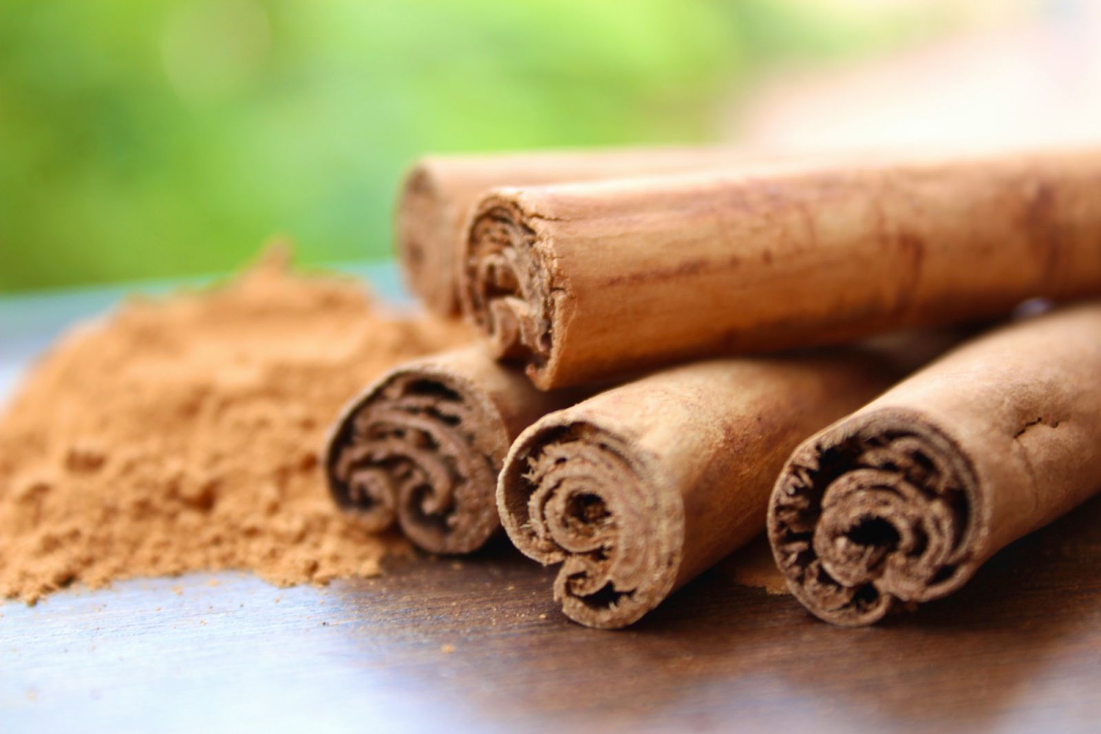 Cinnamon sticks and ground cinnamon (Photo: Unsplash)