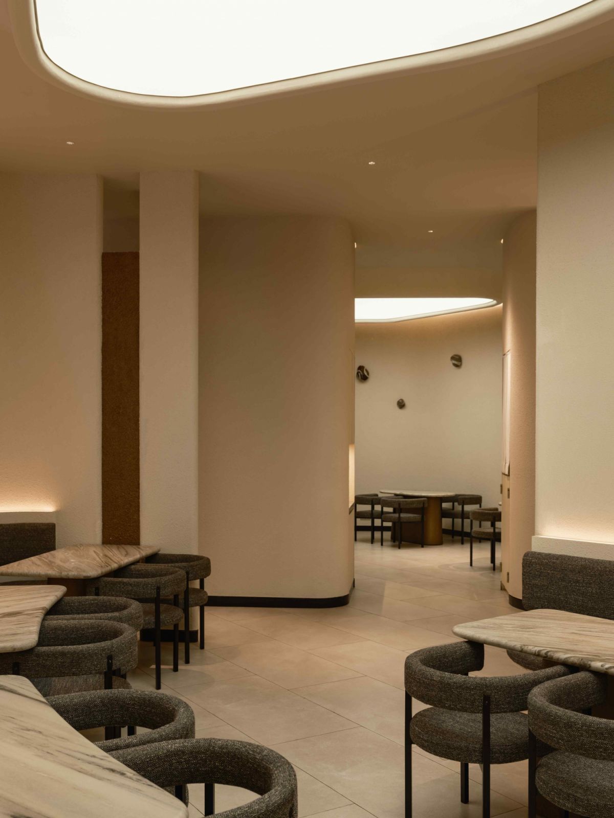 A series of intimate nooks amidst the cafe's layered curves (Photo: TWJPTO)
