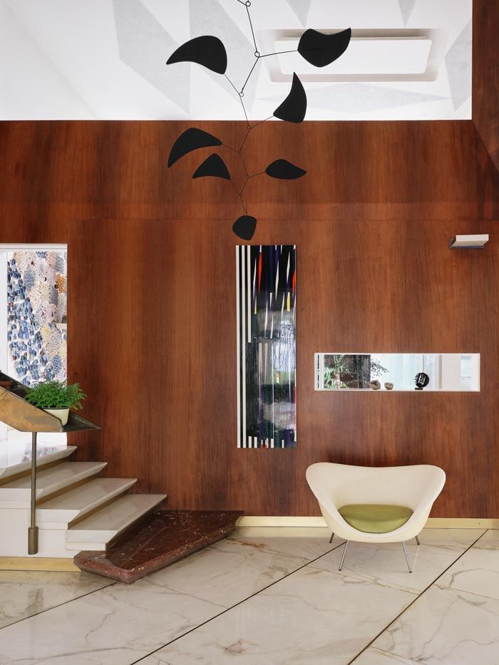 The D.154.2 chair looks right at home in a mid-century setting