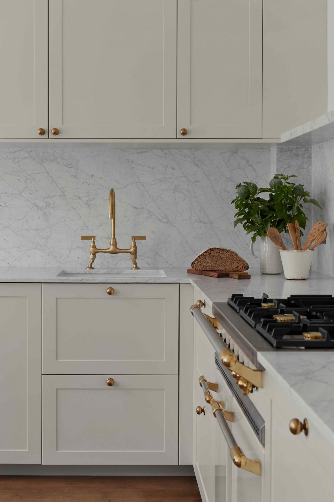 A Calacatta marble countertop adds a touch of elegance