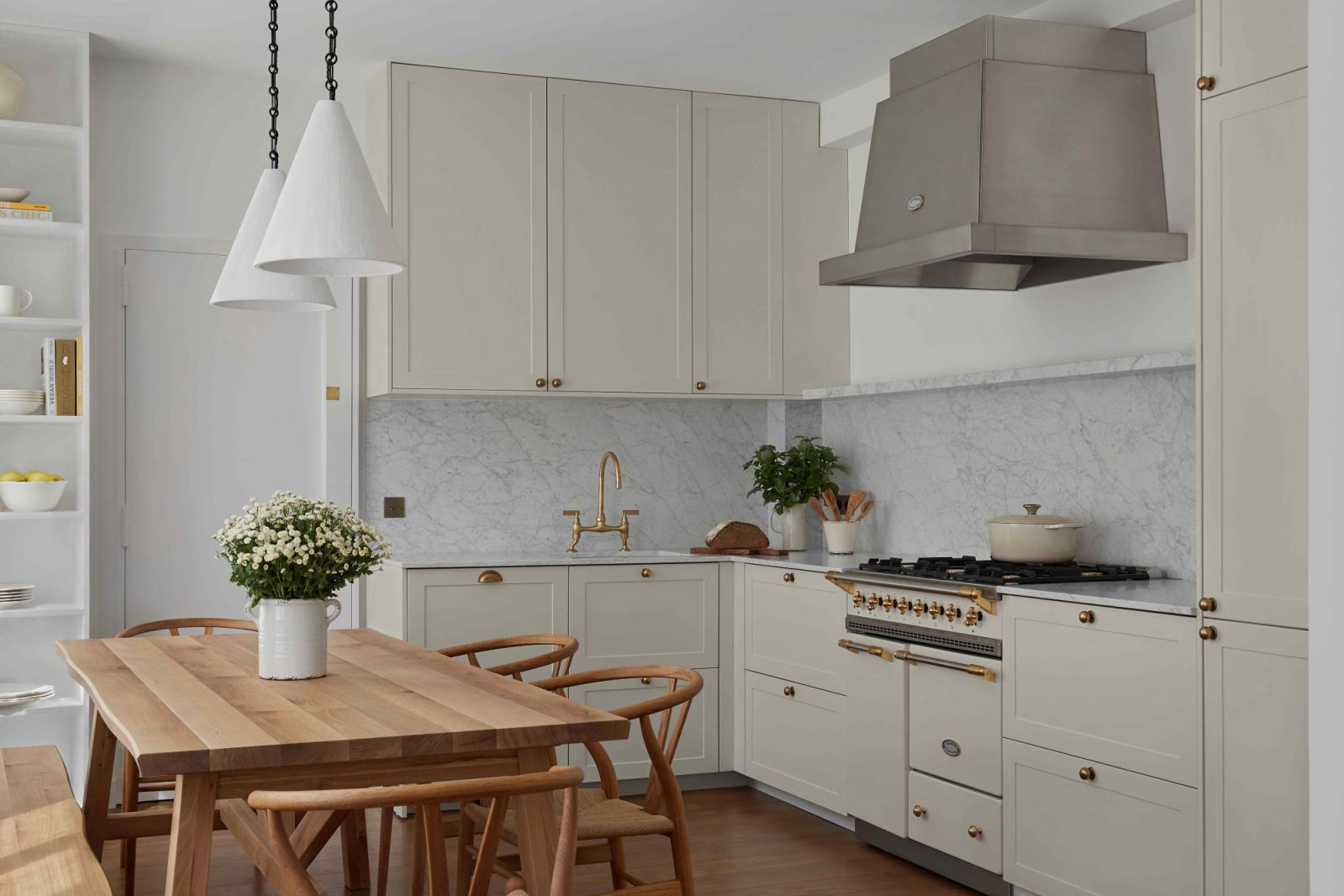 The sizable kitchen dînatoire