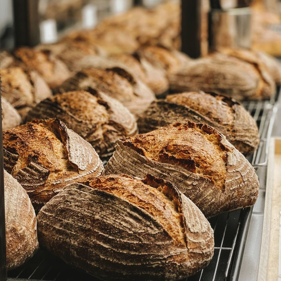 Loaves of sourdough (Photo: Instagram / @thebreadbarmy)