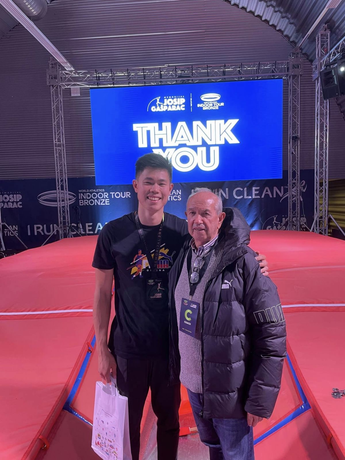 EJ Obiena and his Coach Vitaly Petrov (Photo: Facebook / EJ Obiena)
