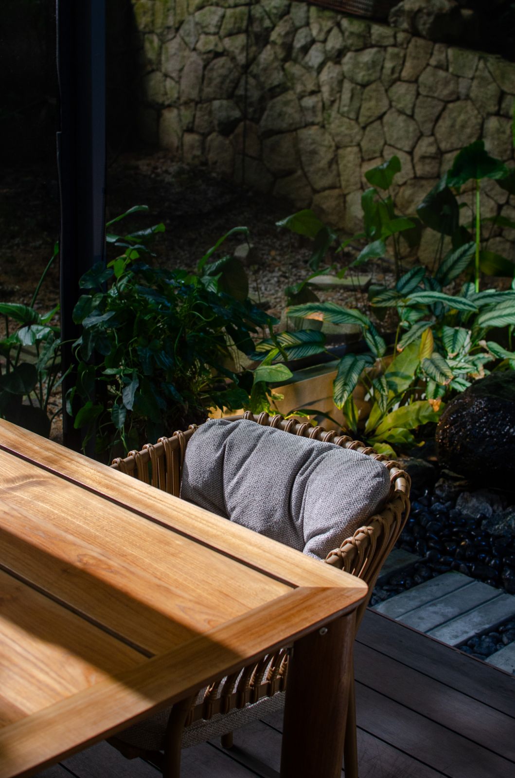 The home has a close relationship with nature