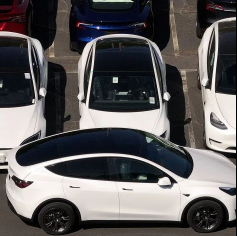 特斯拉 Tesla 股價大漲 10.2%。(Photo: Getty Images)