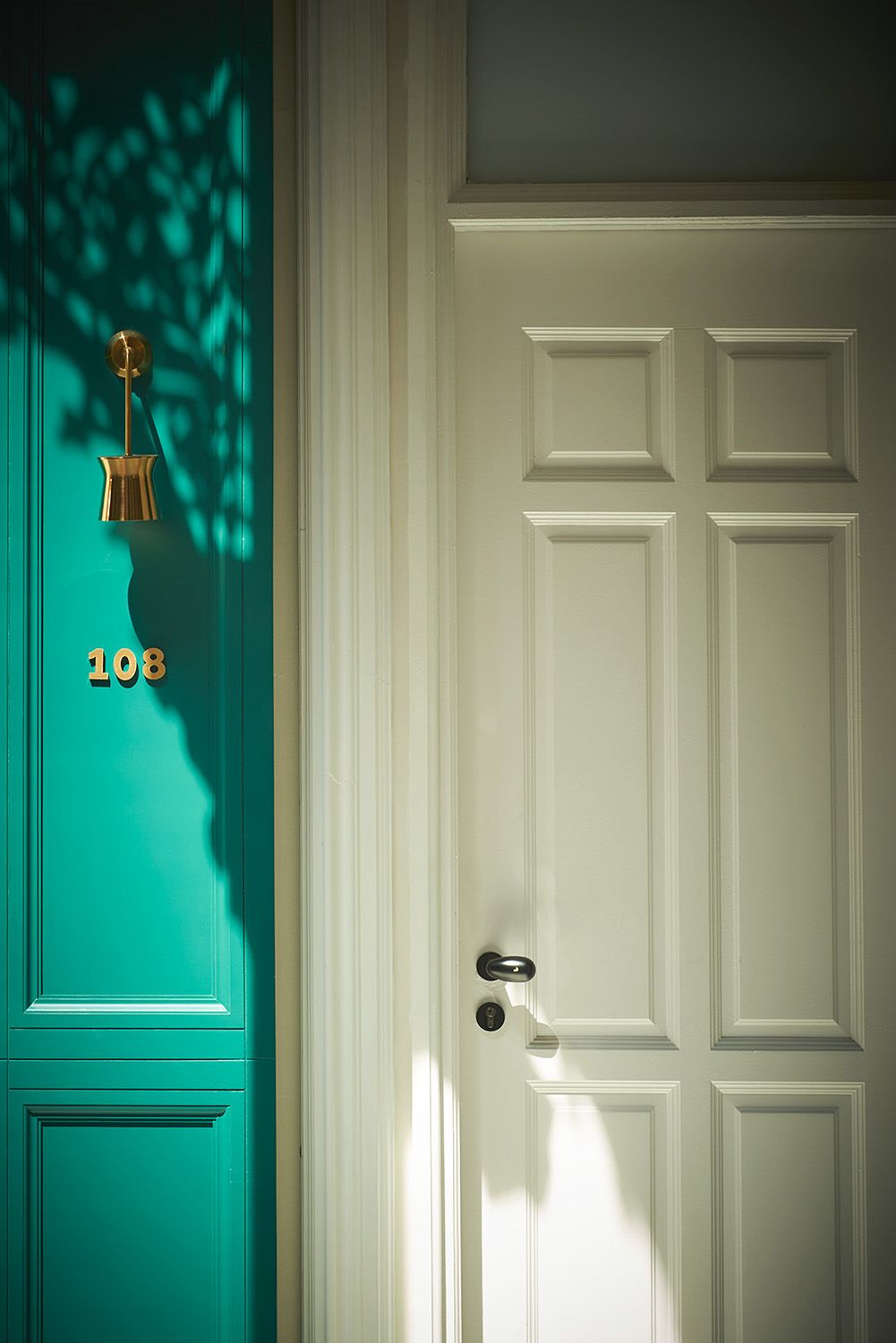 Jade accented panels add a luxurious touch (Photo: Courtesy of The Edison)
