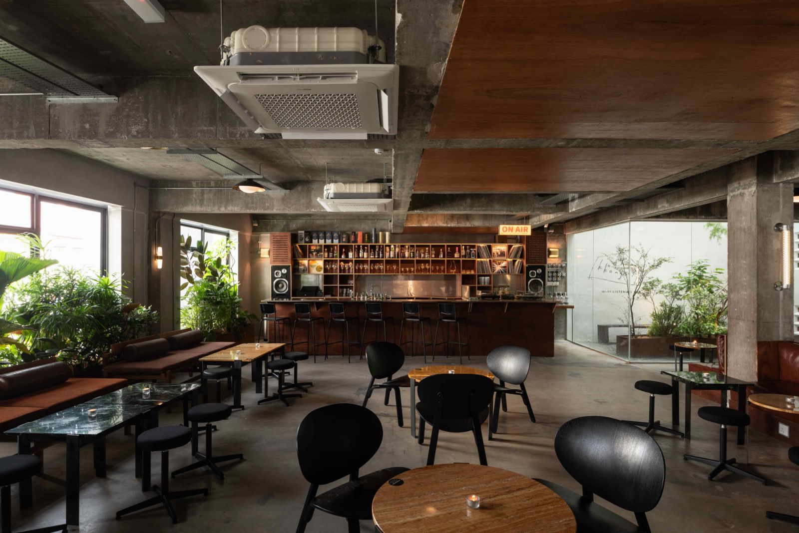Kool Kongsi's vinyl listening bar (Photo: Courtesy of Hotel Mokozoyo)