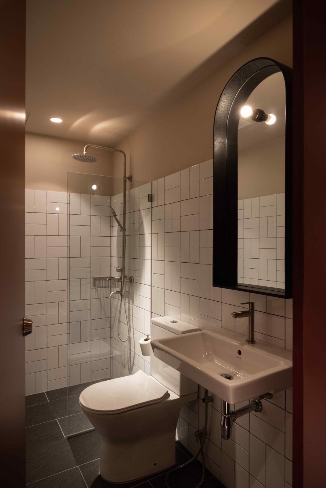 The communal bathroom for rooms without ensuites (Photo: TWJPTO / Courtesy of Slow Life)