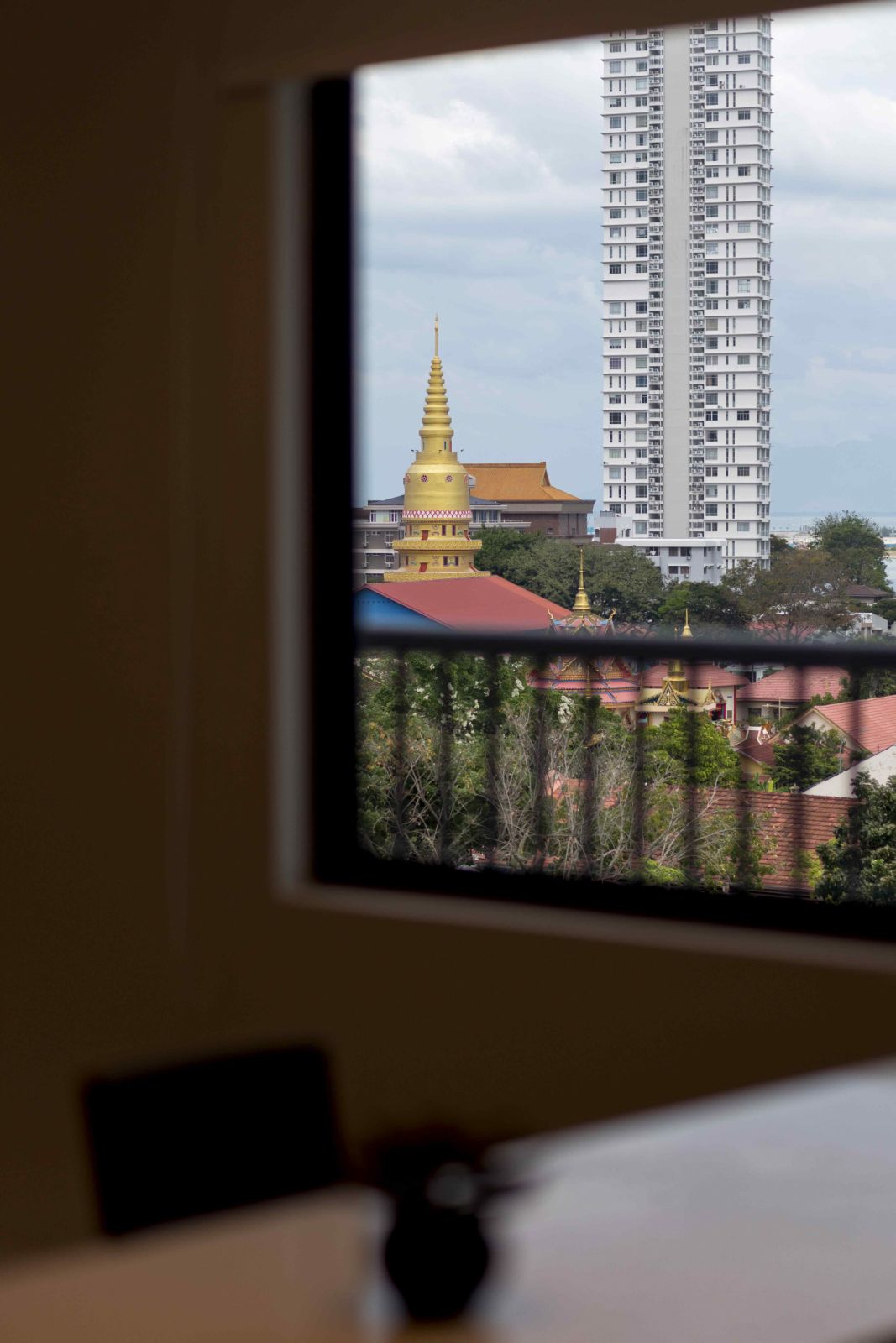 Large windows maximise the surrounding city views (Photo: Courtesy of CEED Design)