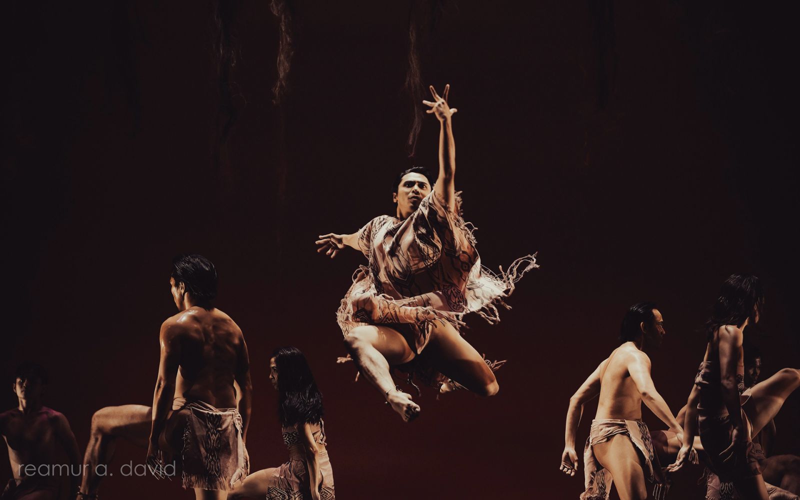 Ricmar Bayoneta in ‘Dugso’ (The Offering), a 1972 collaborative work by three National Artists: Alice Reyes, Dr Ramon Santos, and Salvador Bernal. This was recently restaged by Alice Reyes Dance Philippines at the Samsung Performing Arts Theater