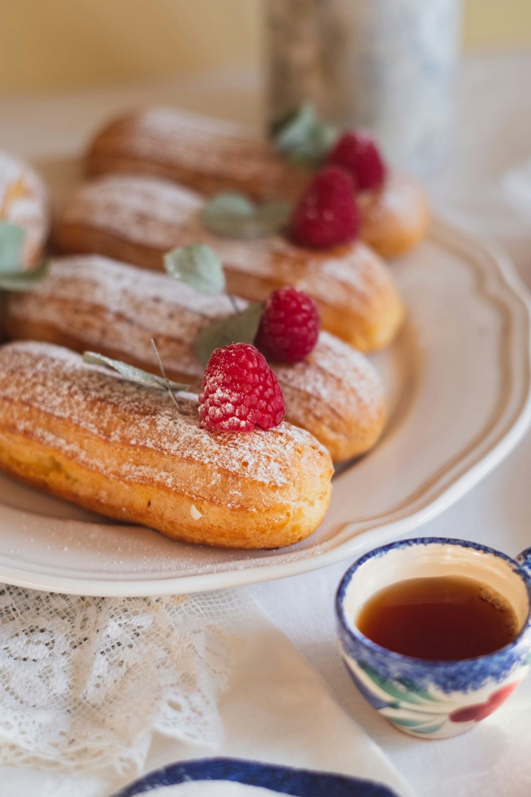 Raspberry eclairs (Photo: Unsplash)