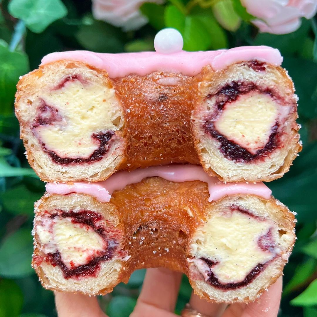 A berry and crème brûlée cronut (Photo: Instagram / @dominiqueansel)