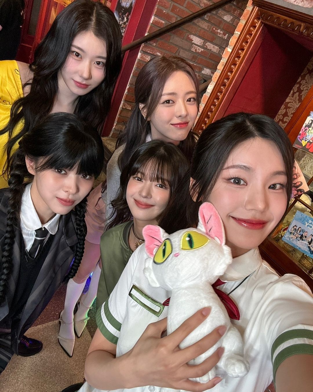 One of the group’s first 5-member selfies after Lia’s return (Photo: Yeji/Instagram)