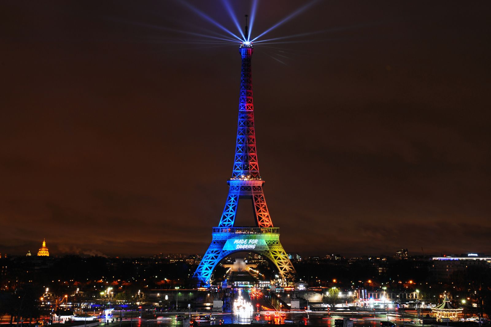 The Eiffel Tower is lit in the colours of the french bid logo during the launch of the international campaign for Paris' bid to host the 2024 Olympic Games on February 3, 2017, in Paris, France (Photo: Getty Images)