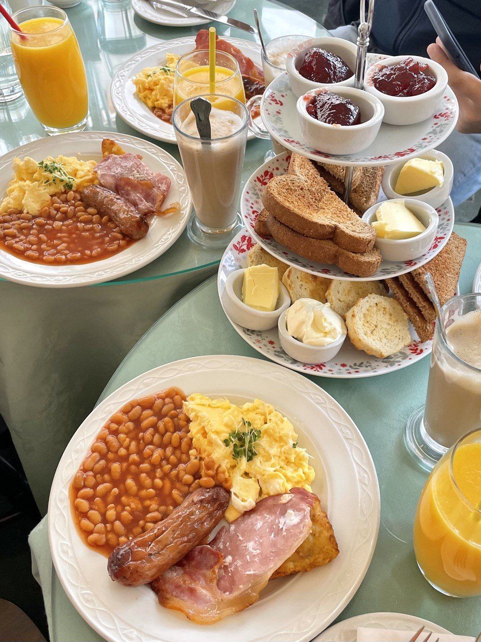 English breakfast and scones at The Muffin Man Tea Shop