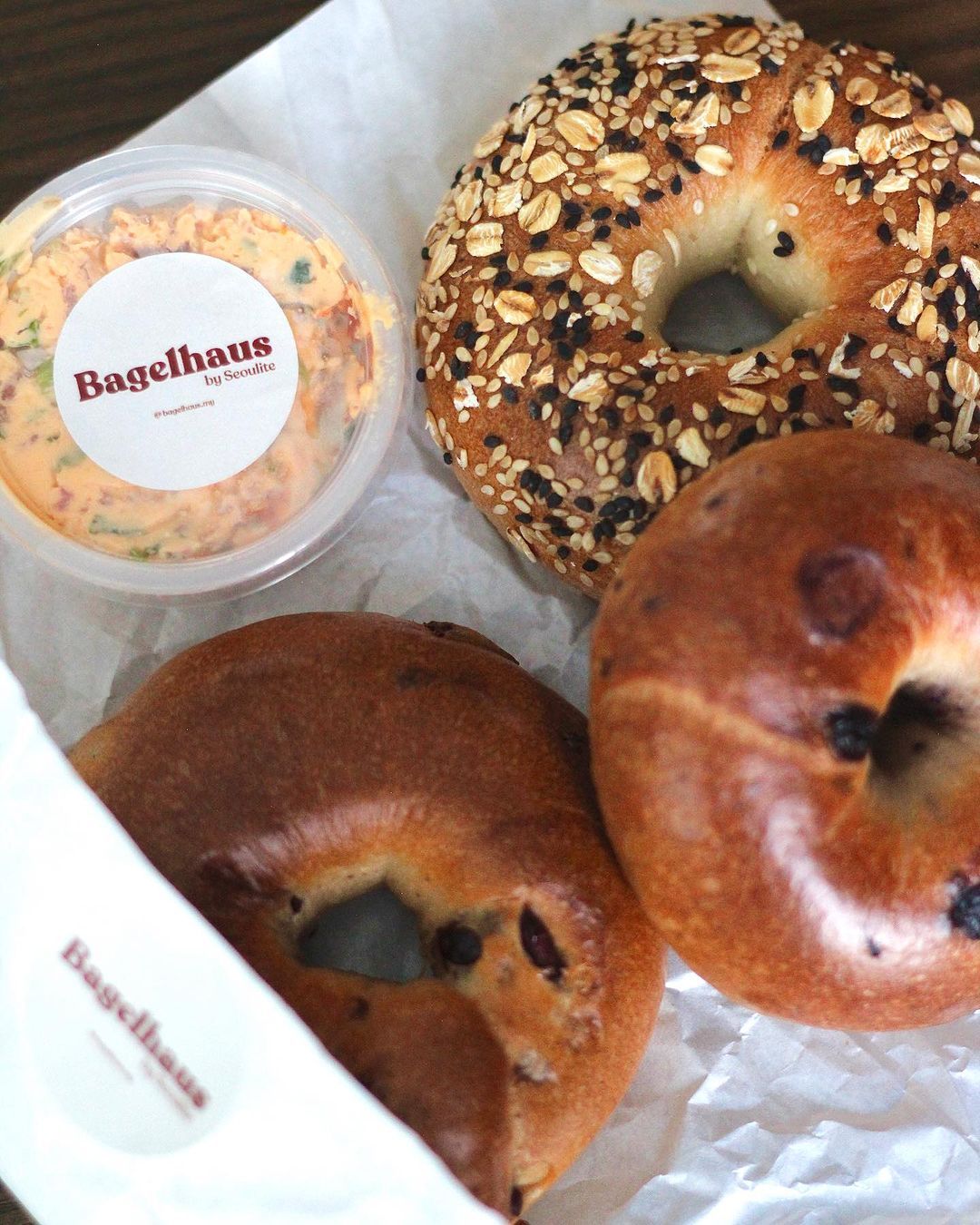 Bagels served with cream cheese (Photo: Instagram / @bagelhaus.my)