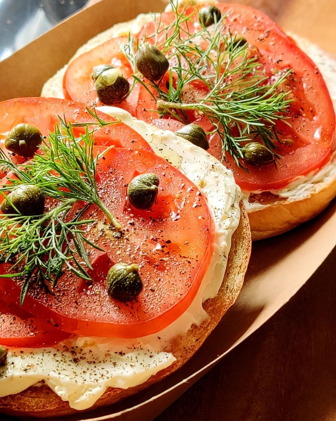 Bagels topped with tomatoes, dill, and capers (Photo: Instagram / @bagelicious.by.nai)