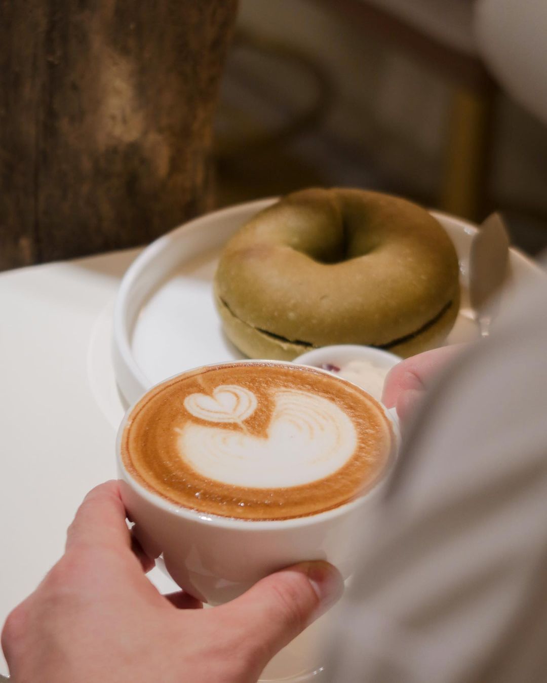 A bagel and coffee (Photo: Instagram / @slowood.coffee)