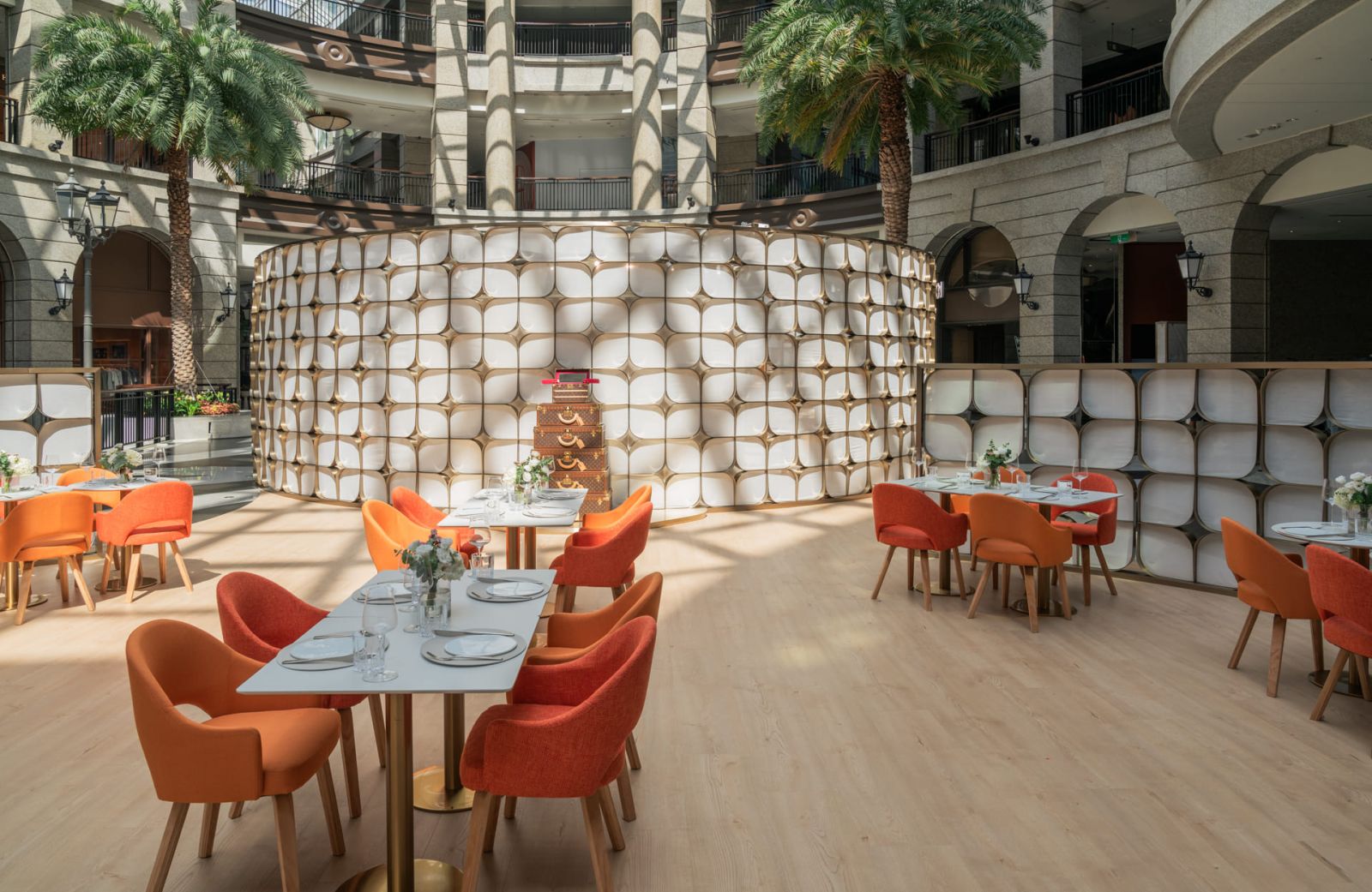 路易威登期間限定咖啡坐落於Bellavita一樓廣場。（Photo: Louis Vuitton）