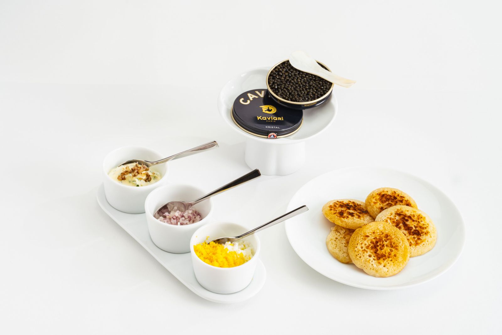 法國魚子醬・小圓餅・酥脆蕎麥・自釀梅酒酸奶。（Photo: Louis Vuitton）