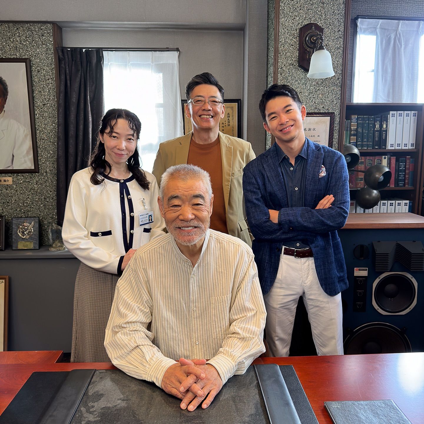 仲野太賀、柄本明、平岩紙以及生瀨勝久飾演的高峰一家是聖心醫院的經營者。(Photo: Instagram @shinjyuku_yasen)