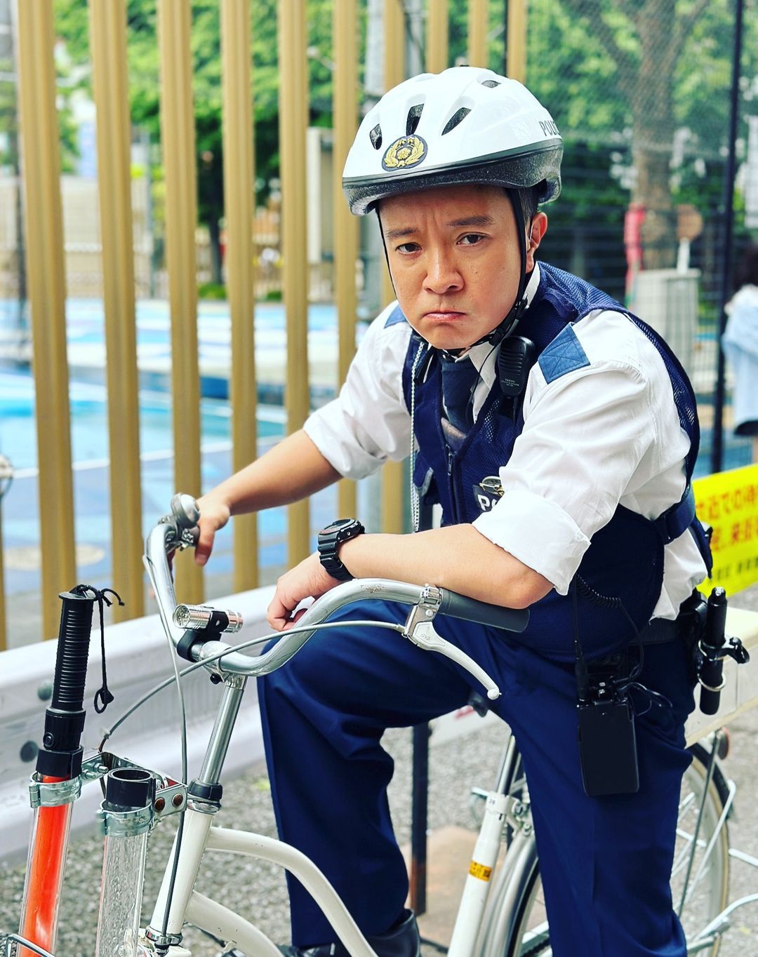 濱田岳飾演的巡警岡本勇太。(Photo: Instagram @shinjyuku_yasen)