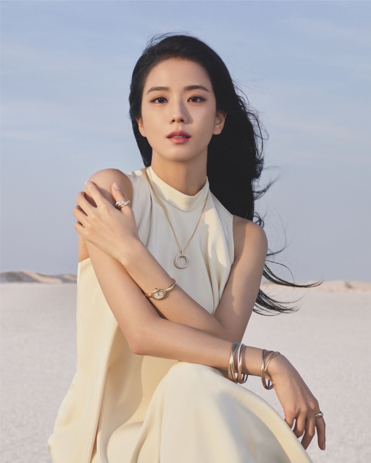 Jisoo為卡地亞Trinity系列拍攝100週年的形象大片。(Photo: Cartier)