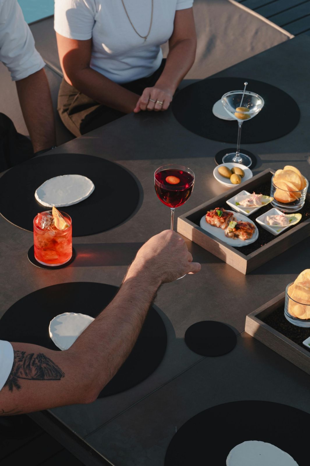 Bars with the best food menus (Photo: Pexels / Paolo Sbalzer)