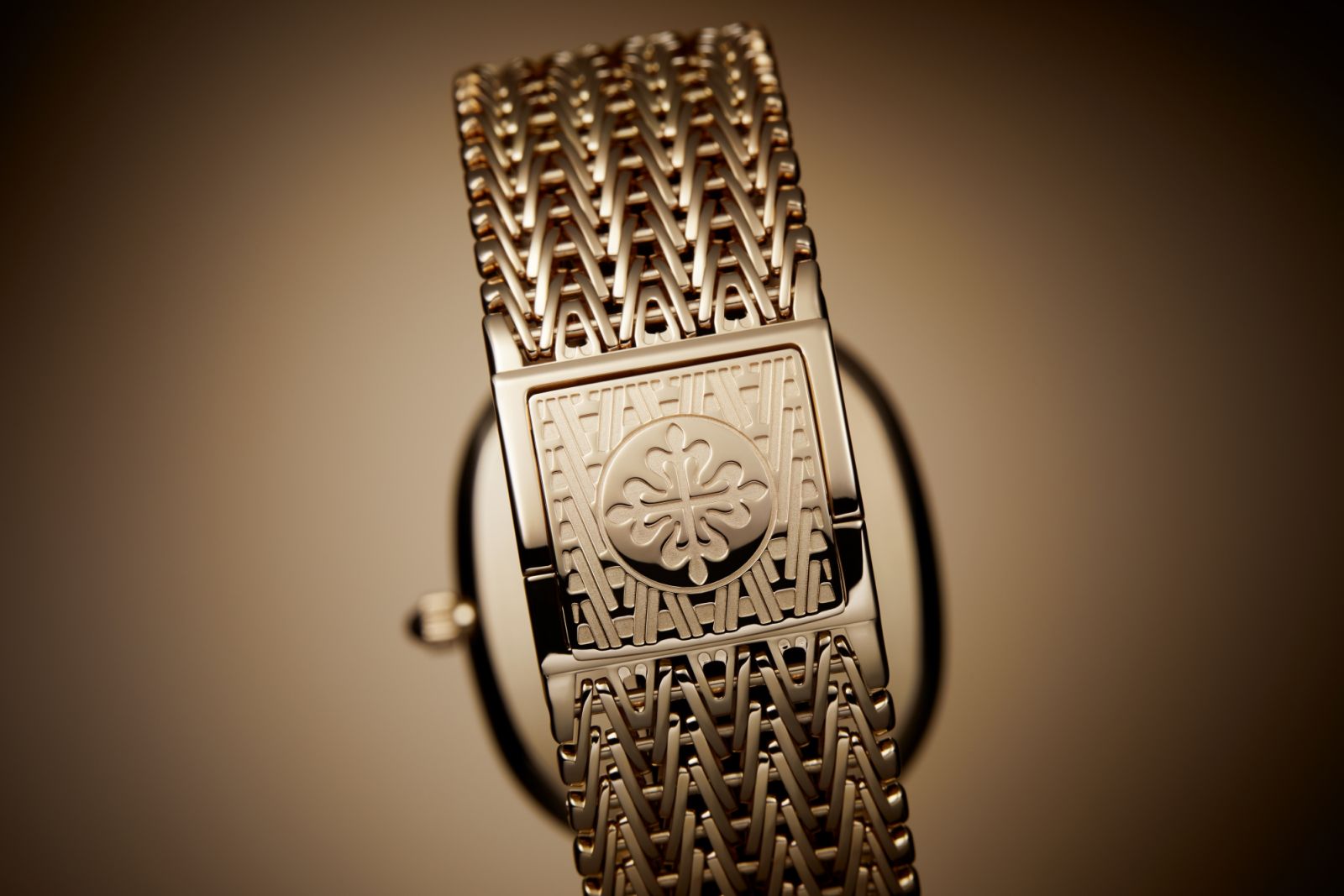 Engraving on the clasp of the Golden Ellipse (Photo: Courtesy of Patek Philippe)