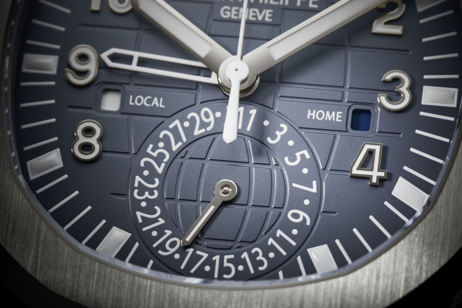 Second time zone display on the dial of Reference 5164G-001 (Photo: Courtesy of Patek Philippe)