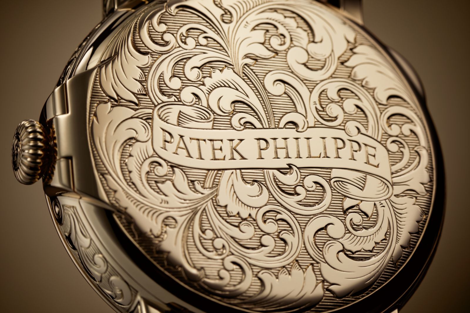 Dust cover with ornate engraving on the Reference 5160/500R-001 (Photo: Courtesy of Patek Philippe)