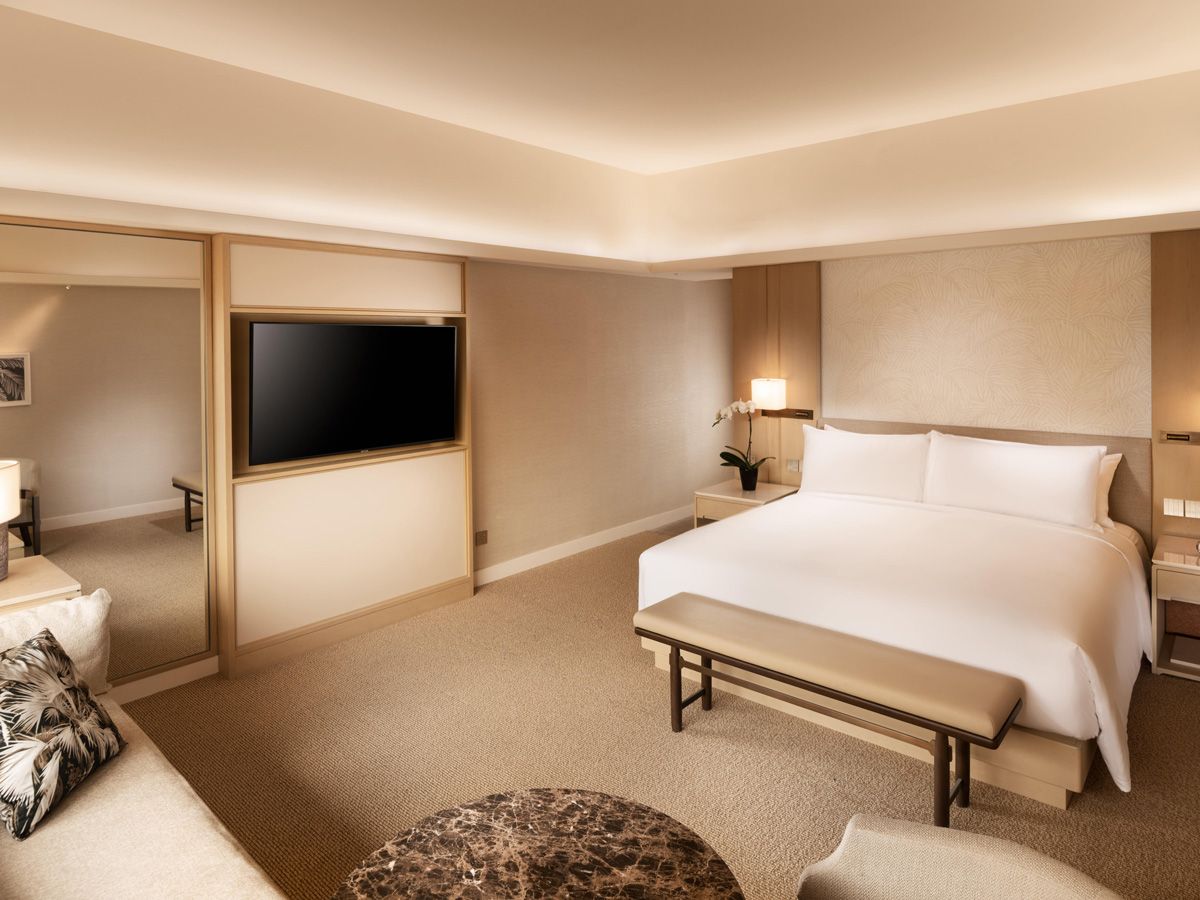 A bedroom in Conrad Singapore Orchard