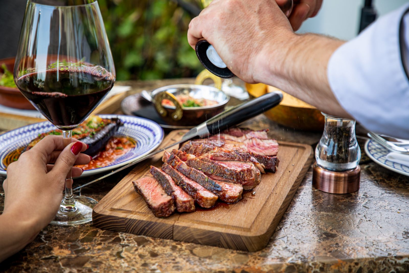 Red wine paired with steak (Photo: Getty Images)