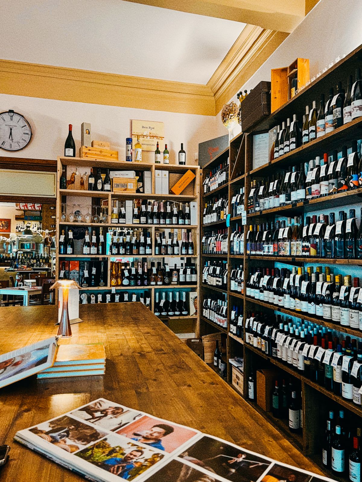Wines in a wine bar (Photo: Dupe Photos)