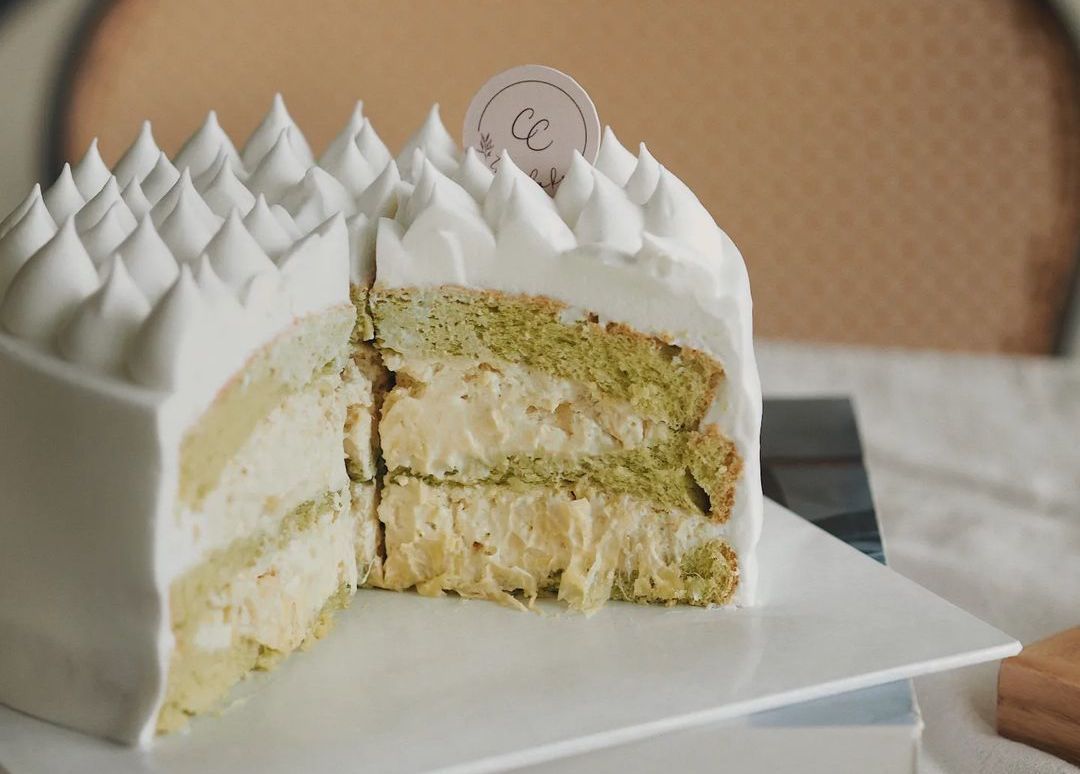CC The Baker’s signature pandan and Musang King durian cake (Photo: Instagram / @@cc.thebaker)