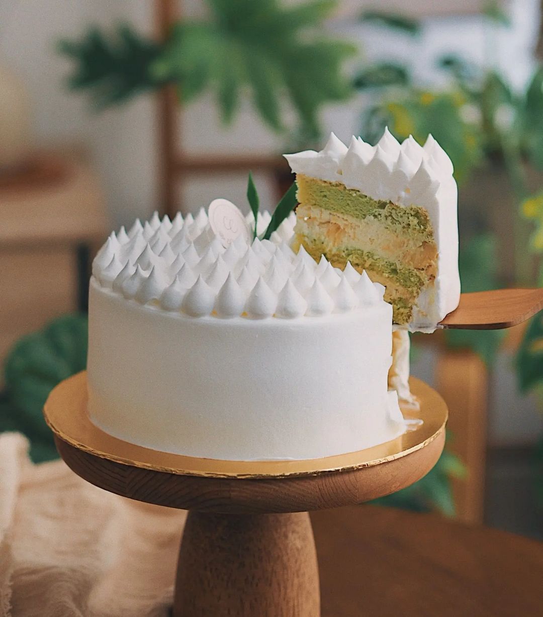 Pandan and Musang King durian cake (Photo: Instagram / @cc.bymel)