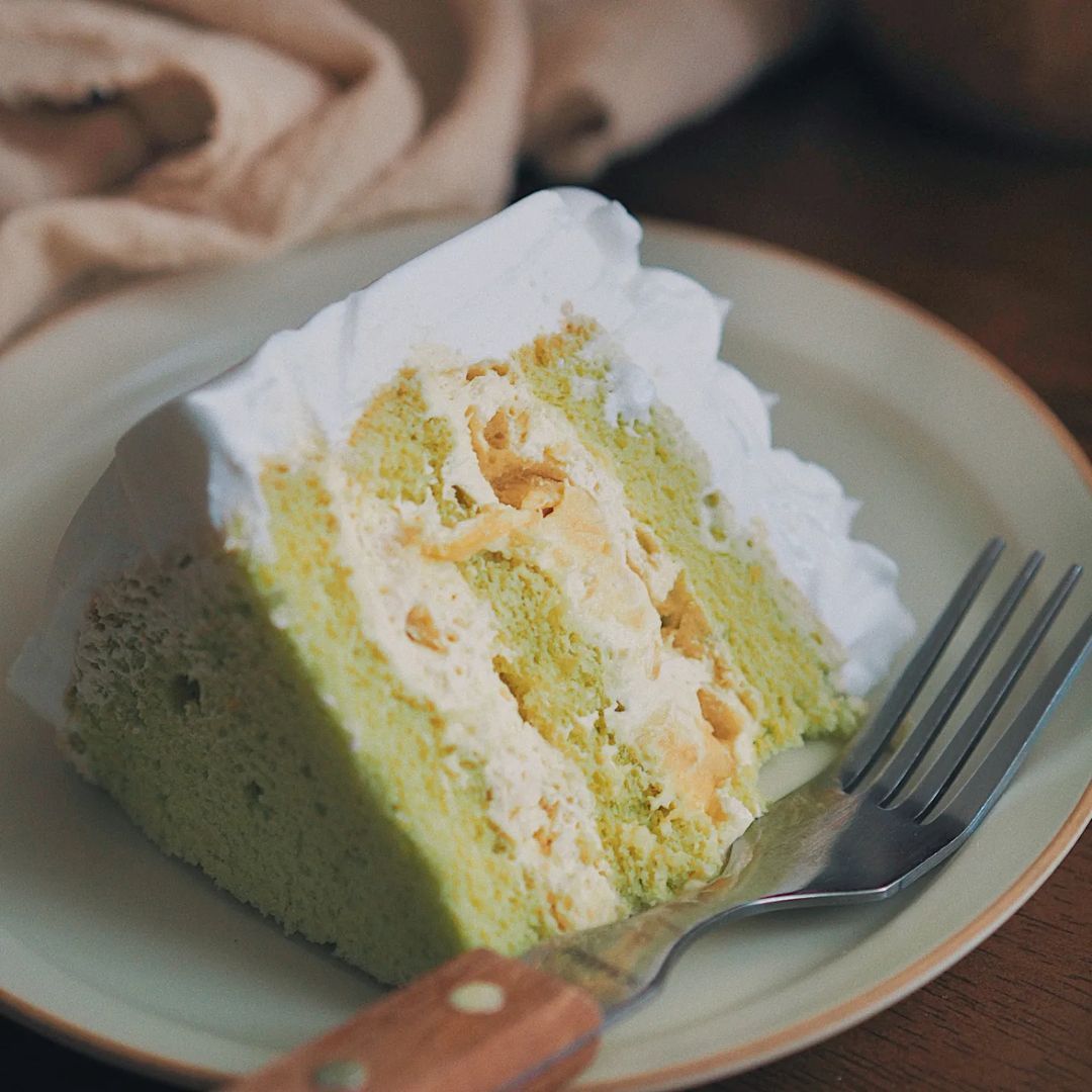 This durian dessert is filled with fresh Musang King (Photo: Instagram / @cc.bymel)