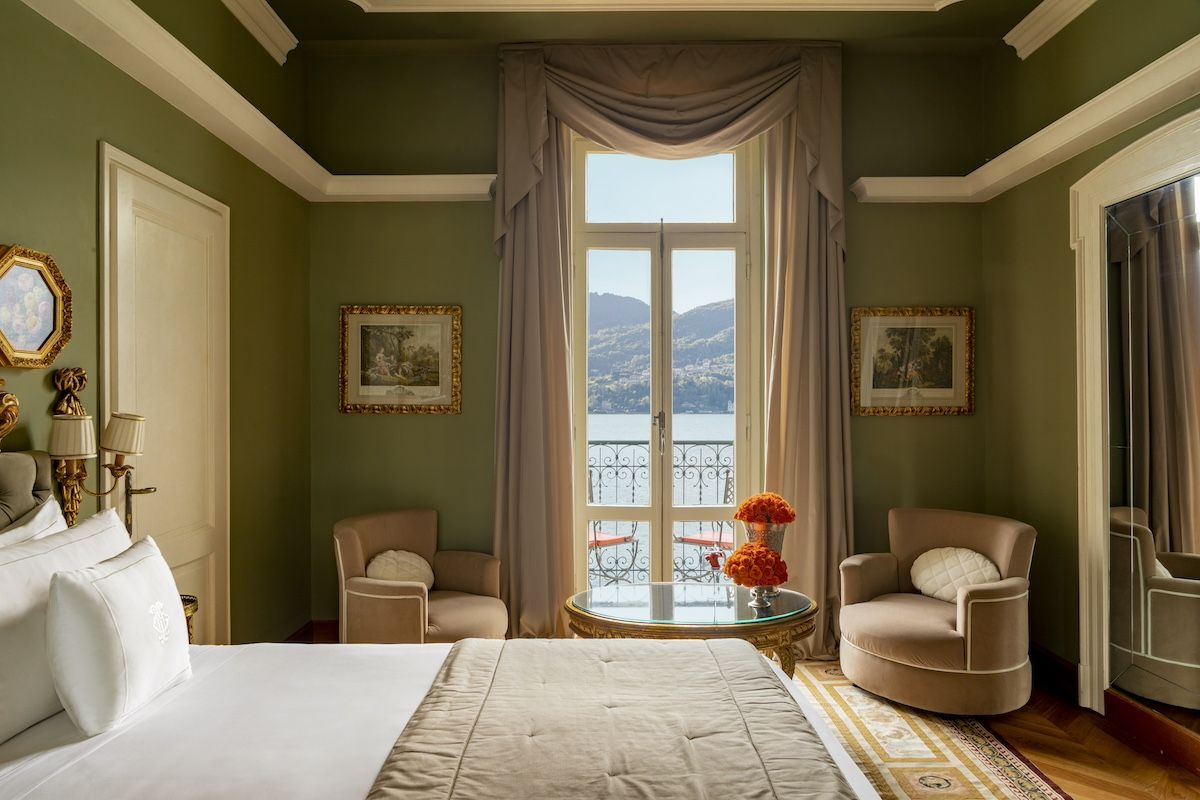 Lake View Prestige Room