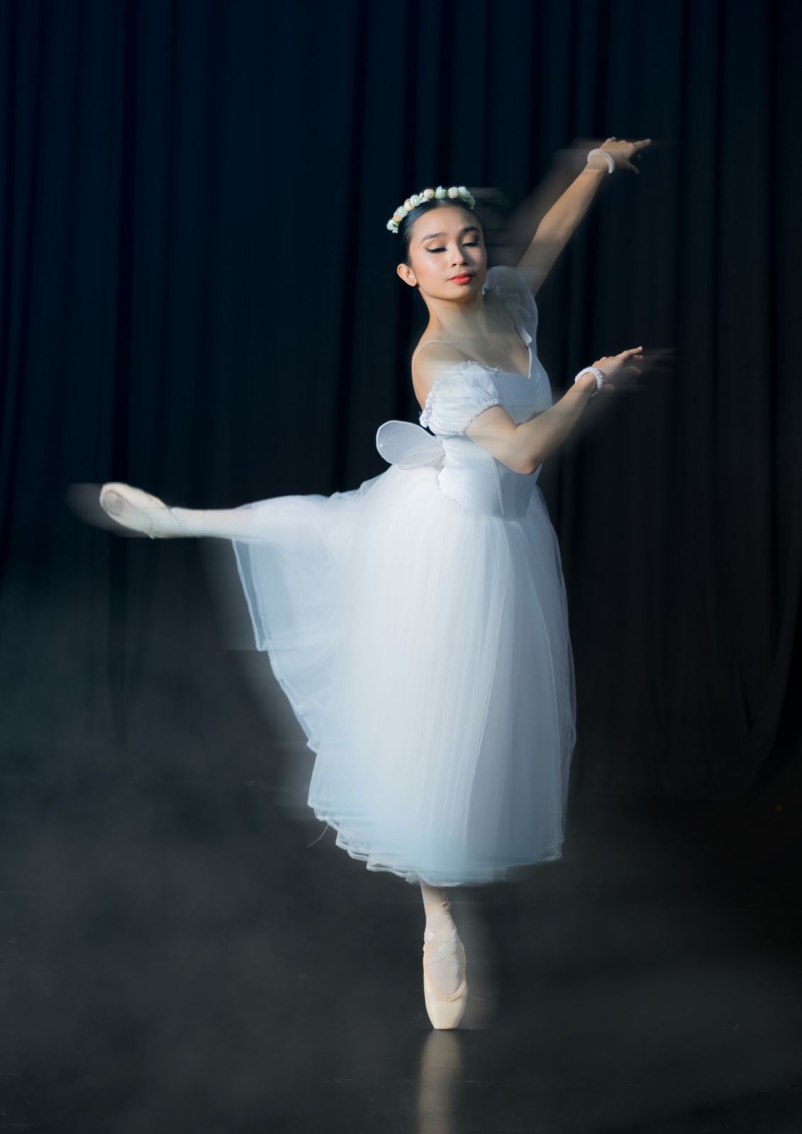 The sylph embodies grace and enchantment in Ballet Philippines’ ‘La Sylphide’ (Photo: Ballet Philippines)