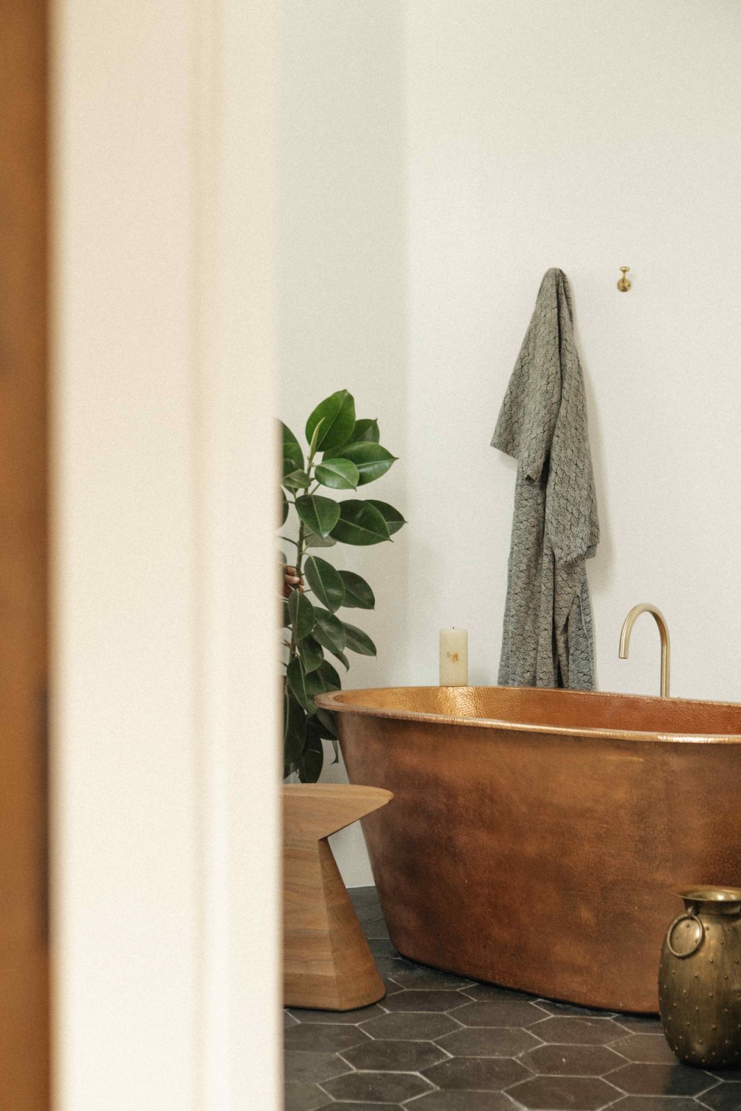 A copper bathtub by master coppersmith Sergio Velasquez (Photo: Maureen M Evans)